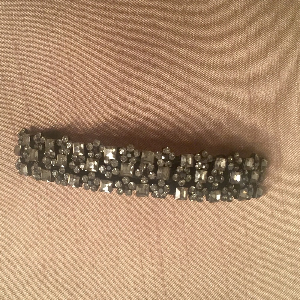 Gray crystal hair barrette
